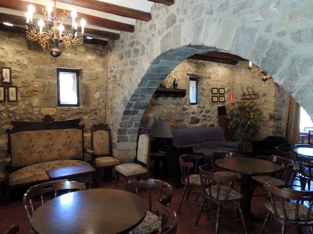Hostal De La Rovira Oix Ngoại thất bức ảnh