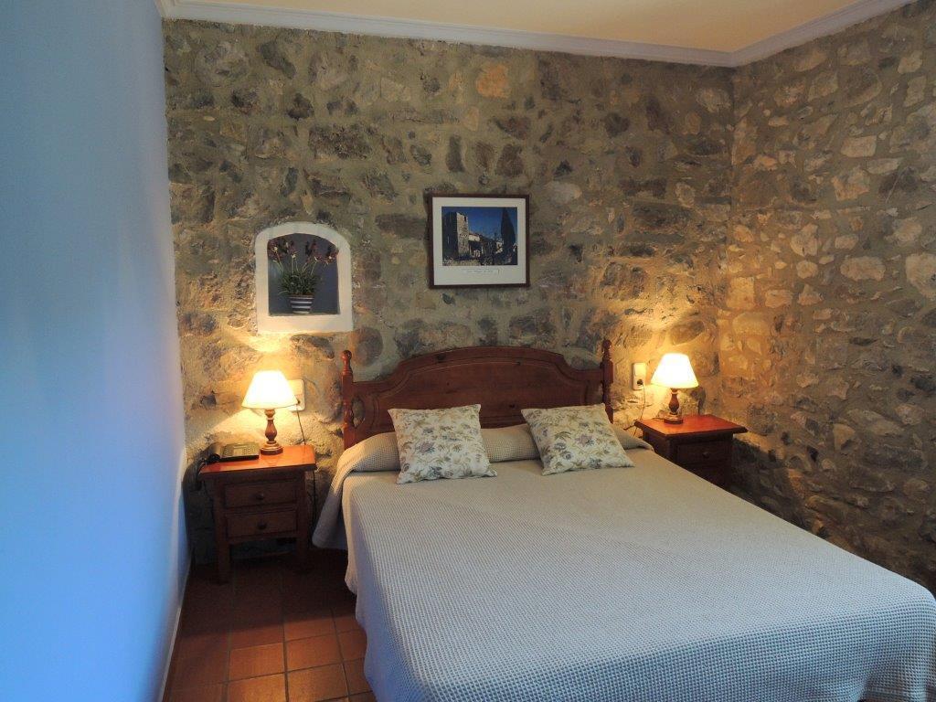 Hostal De La Rovira Oix Ngoại thất bức ảnh