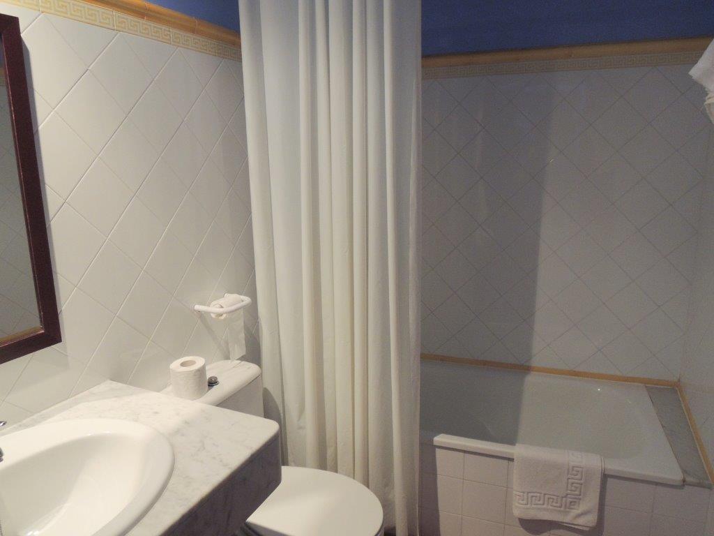 Hostal De La Rovira Oix Ngoại thất bức ảnh