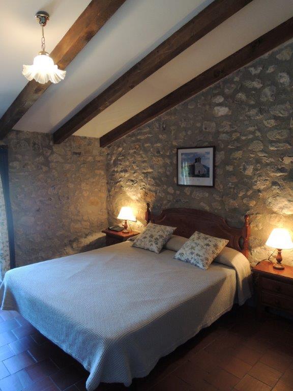Hostal De La Rovira Oix Ngoại thất bức ảnh