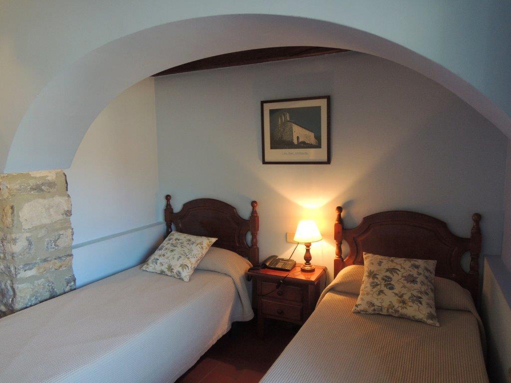 Hostal De La Rovira Oix Ngoại thất bức ảnh