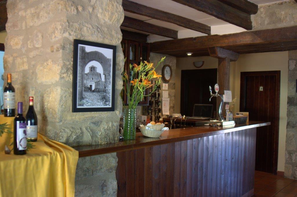 Hostal De La Rovira Oix Ngoại thất bức ảnh