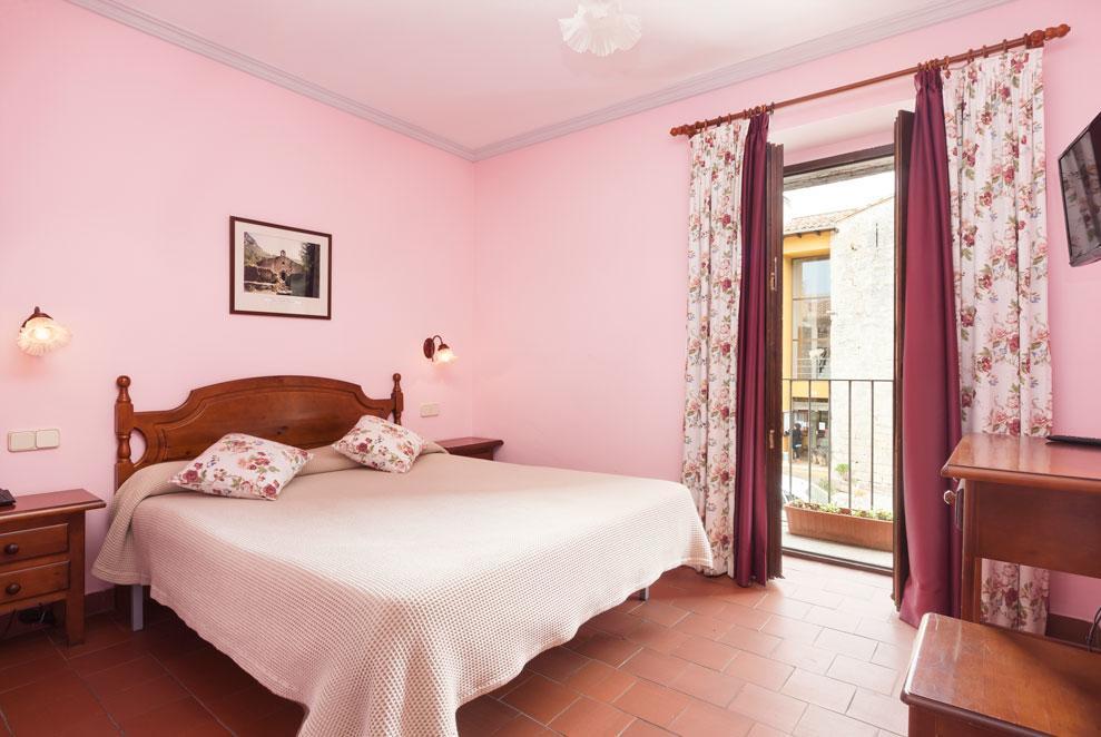 Hostal De La Rovira Oix Ngoại thất bức ảnh