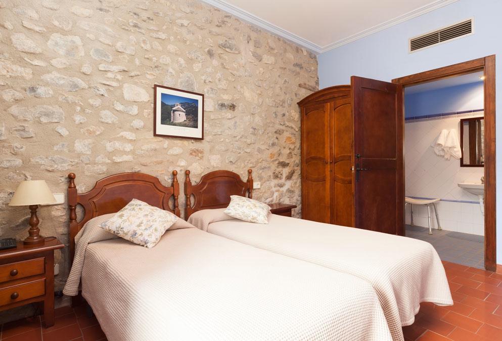 Hostal De La Rovira Oix Ngoại thất bức ảnh