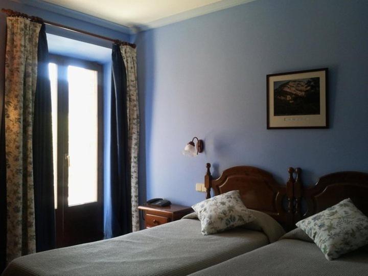 Hostal De La Rovira Oix Phòng bức ảnh