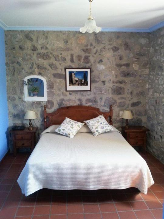 Hostal De La Rovira Oix Phòng bức ảnh