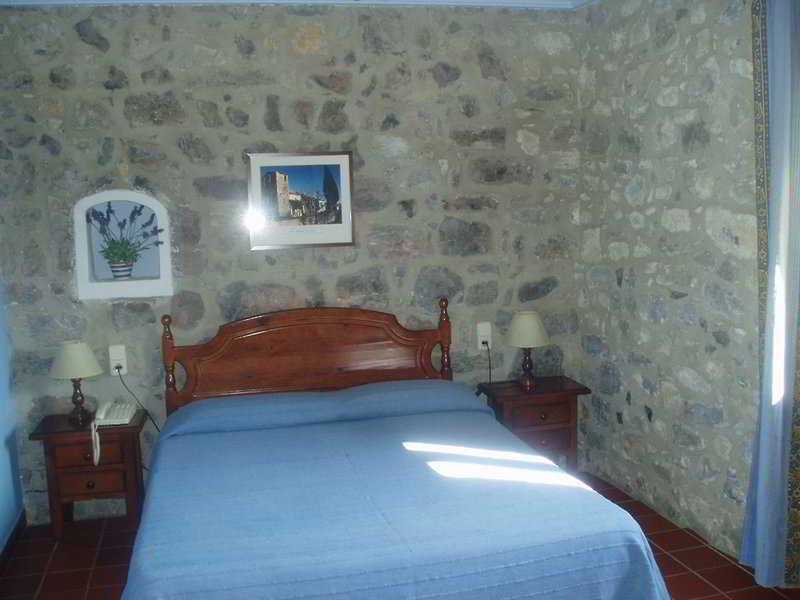 Hostal De La Rovira Oix Ngoại thất bức ảnh