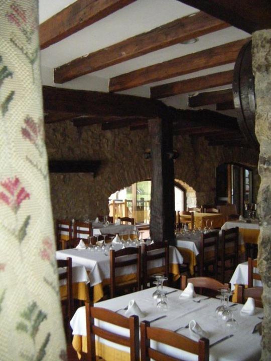 Hostal De La Rovira Oix Ngoại thất bức ảnh