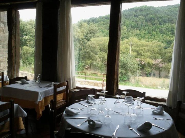 Hostal De La Rovira Oix Ngoại thất bức ảnh