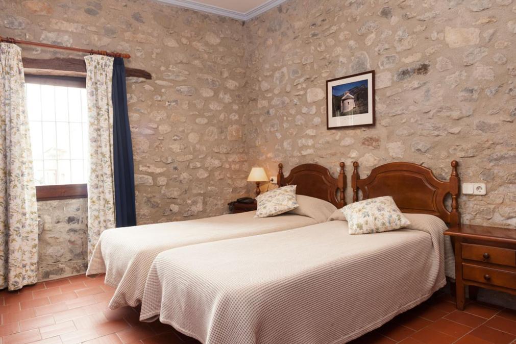 Hostal De La Rovira Oix Ngoại thất bức ảnh